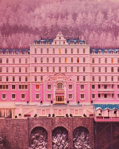 Расцвет и упадок отеля "Гранд Будапешт": рассматриваем сказочные интерьеры фильма Уэса Андерсона