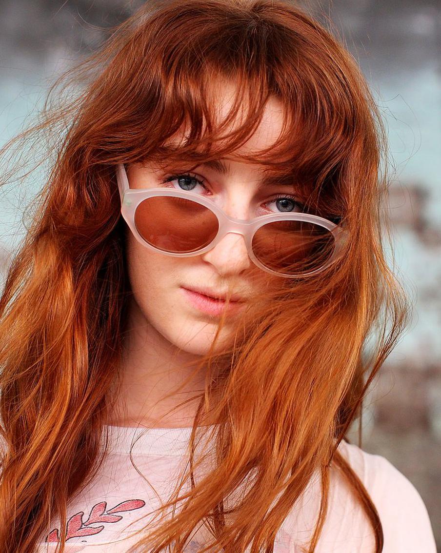 Психологи назвали черту личности, которая делает лицо более привлекательным