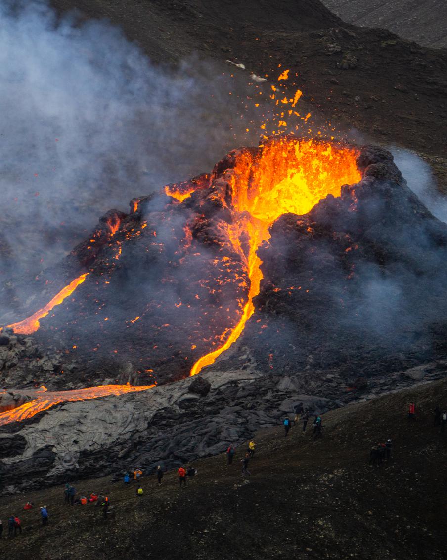 Самолёты будут облетать вулкан Шивелуч из-за максимального кода опасности