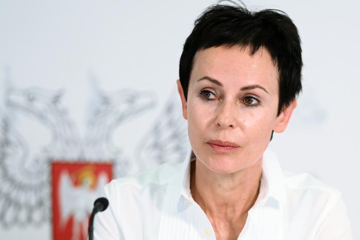 Апексимова оценила организацию работы пункта отбора на военную службу по контракту