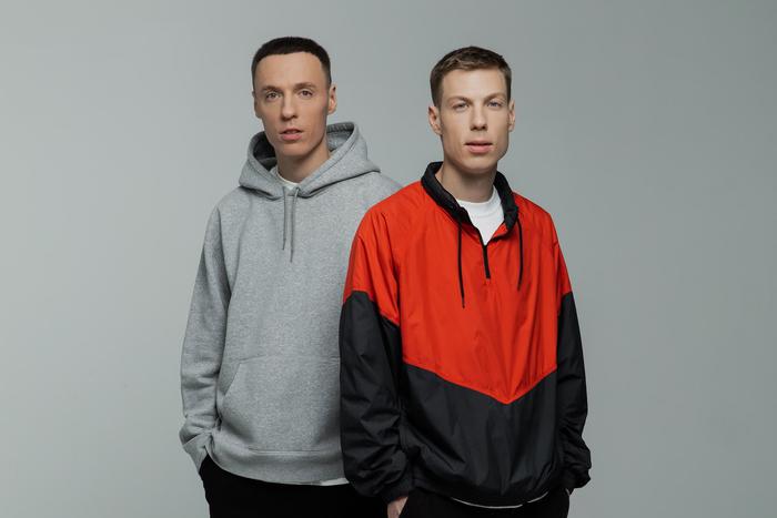 "Звук поставим на всю, и соседи не спят". Metro узнало, какие отношения с соседями у братьев из группы Dabro