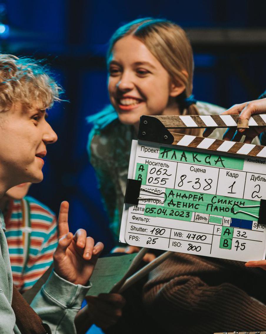 "Плакса" разбудила московскую улицу. Сериал о подростковых проблемах будет очень музыкальным