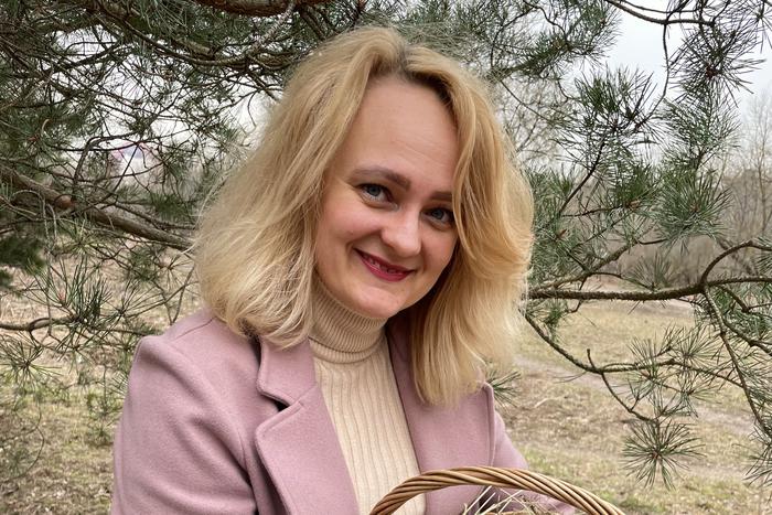 "Яйца на Пасху не крашу уже второй год." У москвички куры несут цветные яички