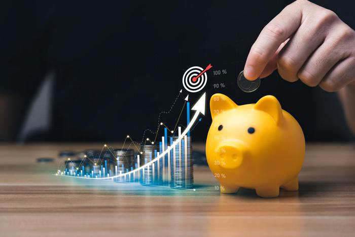 Как россиянам сохранить накопления в условиях падающего рубля и инфляции