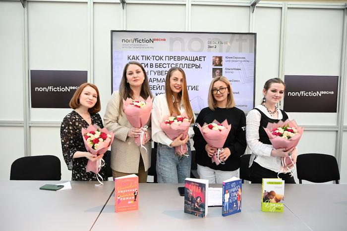 Как сделать так, чтобы о твоей книге узнали миллионы? Metro выясняло, как современные писатели используют для этого соцсети