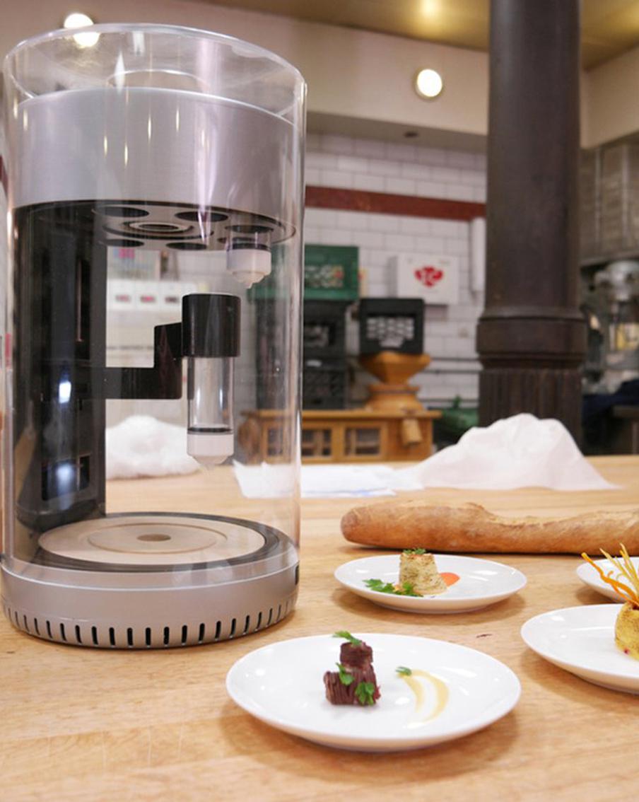 Принтер научился печатать десерты. В скором времени он позволит создавать ещё и растительное мясо