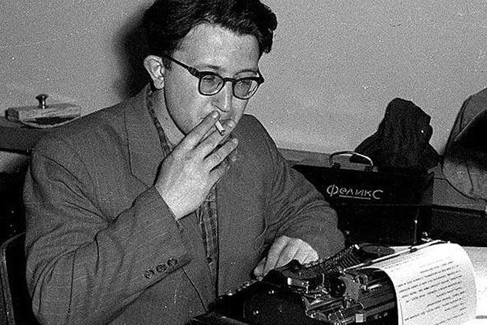 90 лет со дня рождения Бориса Стругацкого. Metro вспоминает его журнальный дебют