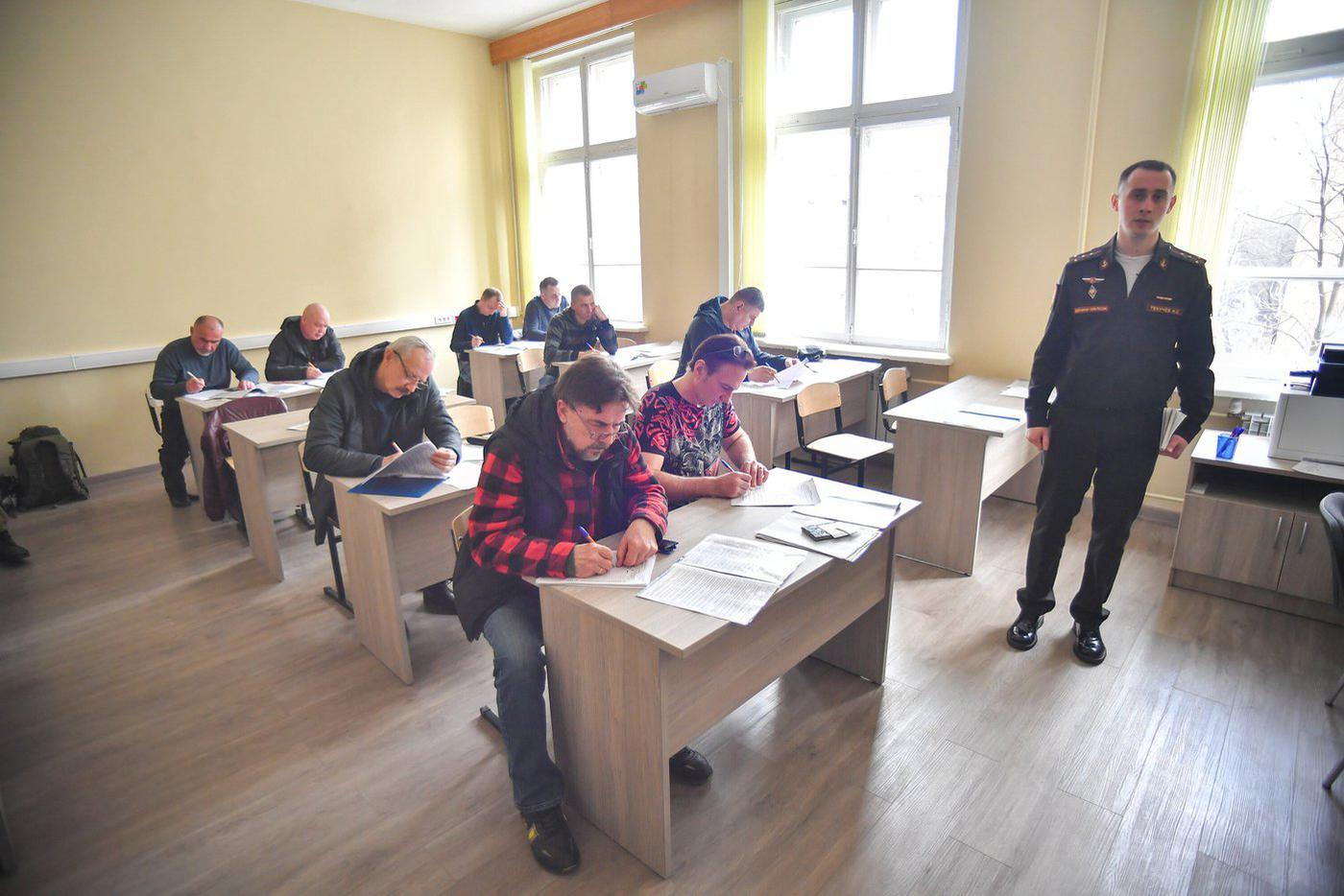 Столичные волонтёры оказывают содействие в записи на военную службу