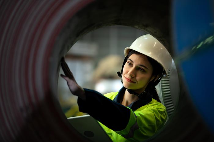 Руки дороже мозгов: кто в России в фаворе у работодателей и чьи зарплаты сейчас на пике