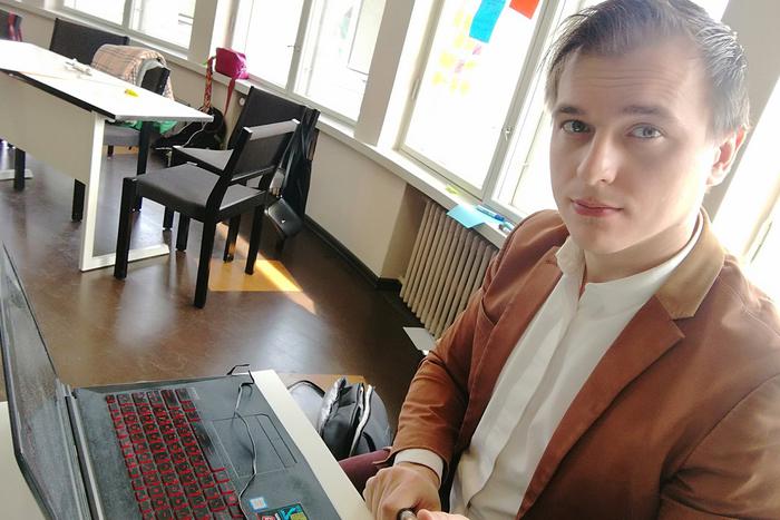 Школьники майнят криптовалюту за пятёрки. На неё можно купить коврик для мыши или самолёт