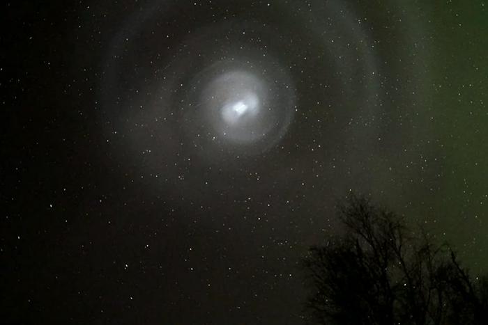 В небе над Аляской заметили загадочный "портал"