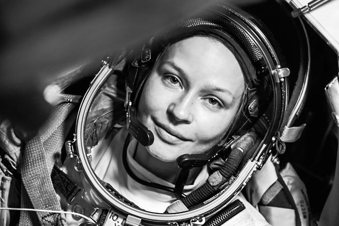 Русская женщина наведёт порядок в космосе. Metro разбирает долгожданный фильм "Вызов"