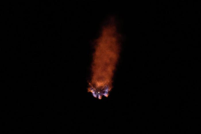 В небе над Киевом появился сверкающий объект