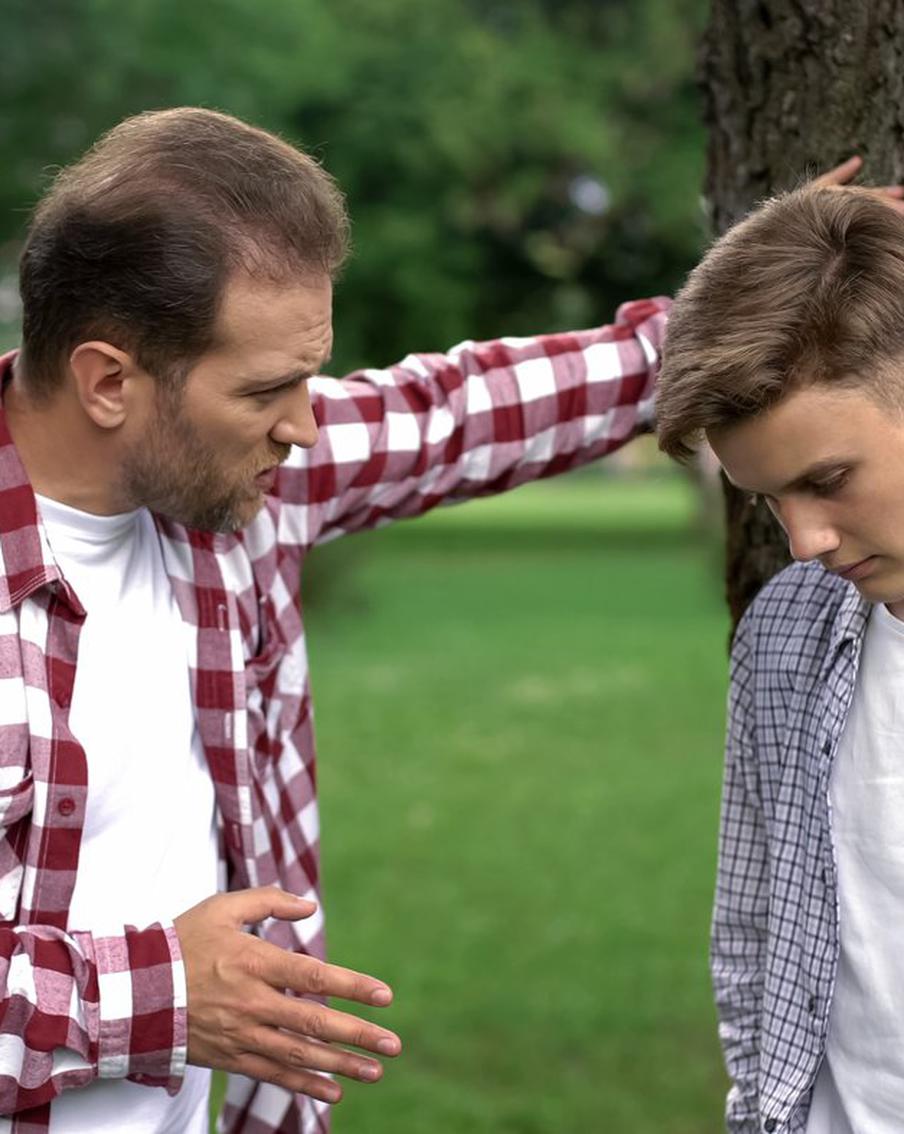 Порой дети попадают в плохие компании. Как определить, что с ребёнком случилась беда?