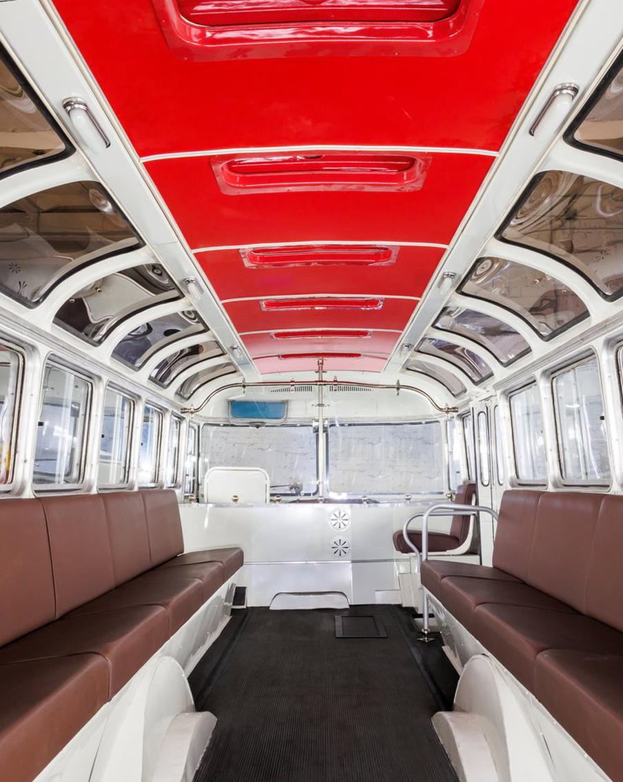 Из "Королевы бензоколонки" в современную Москву: легендарный "пазик" из 60-х буквально собрали заново