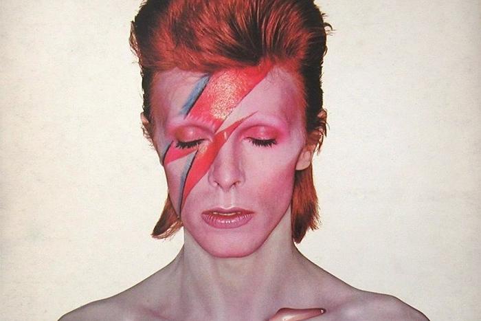 Зачем рокеры на обложках альбомов используют бракованные снимки и газетные шрифты