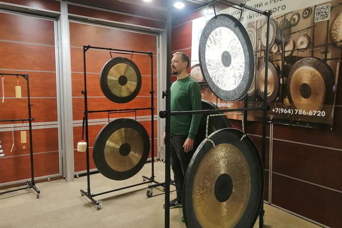 Чтобы избавиться от стрессов, можно послушать гонг или наесться безопасных сладостей