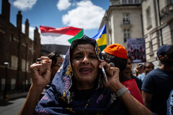 После боёв во время Ураза-байрама дипломаты и иностранные граждане покинули Судан