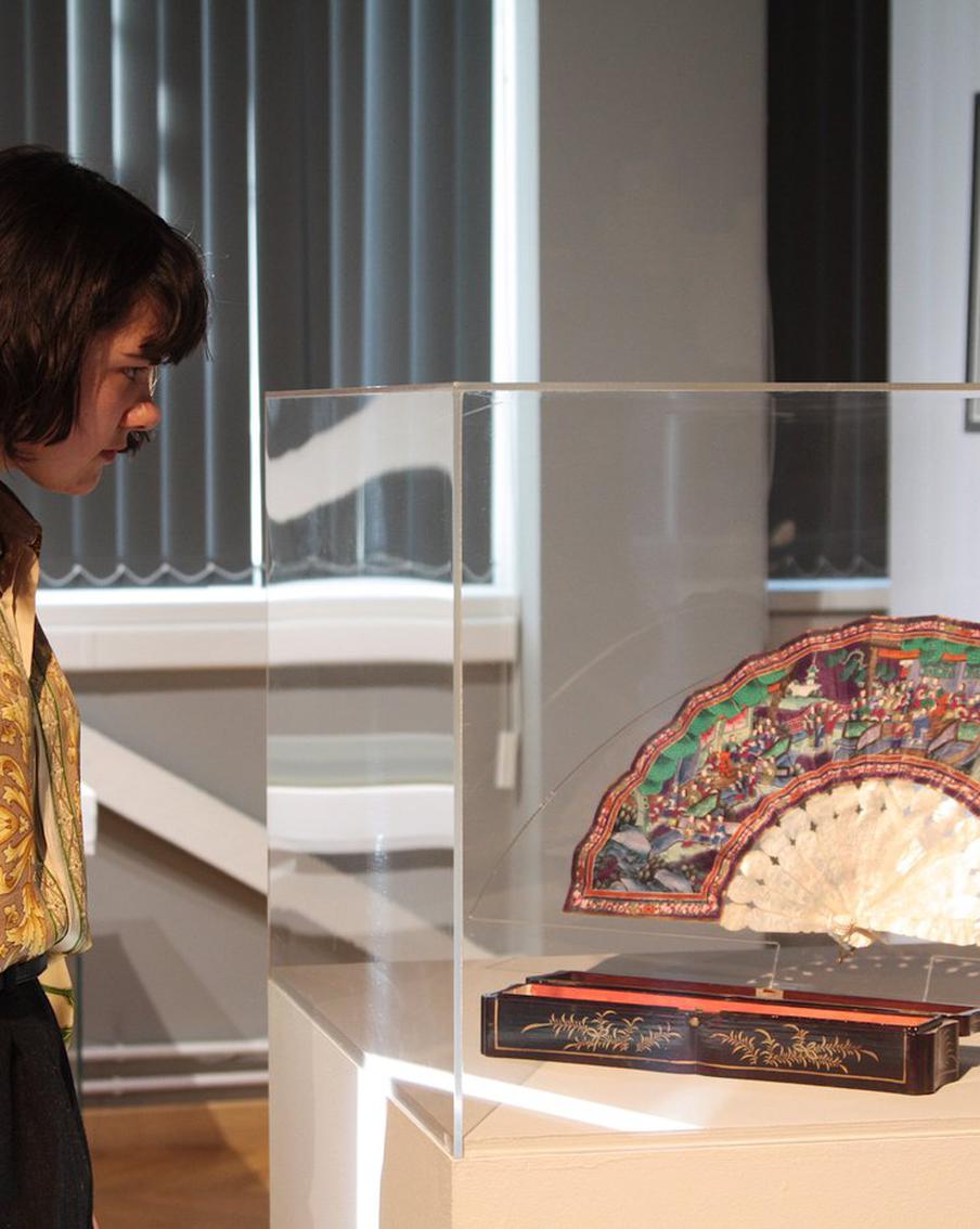 "Веер с историей" показывают на выставке в Реставрационном центре имени Грабаря