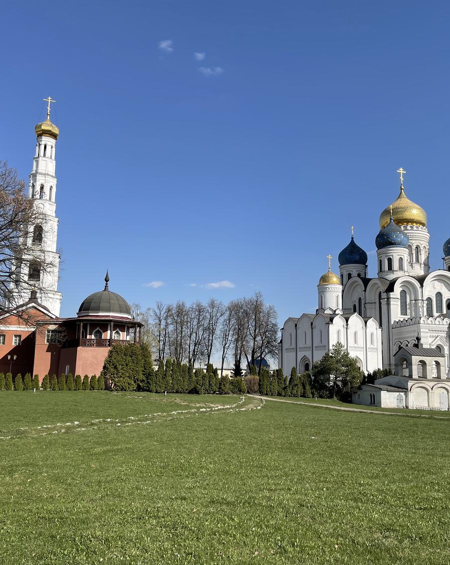 Христиане начали праздновать Радоницу