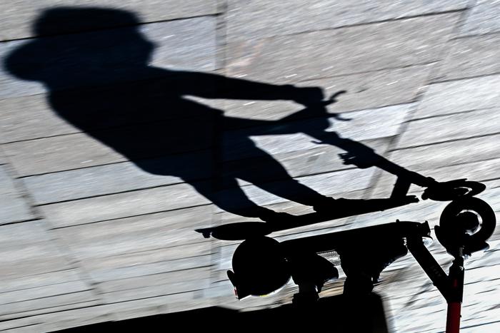 Пожилая женщина устроила ДТП на электросамокате