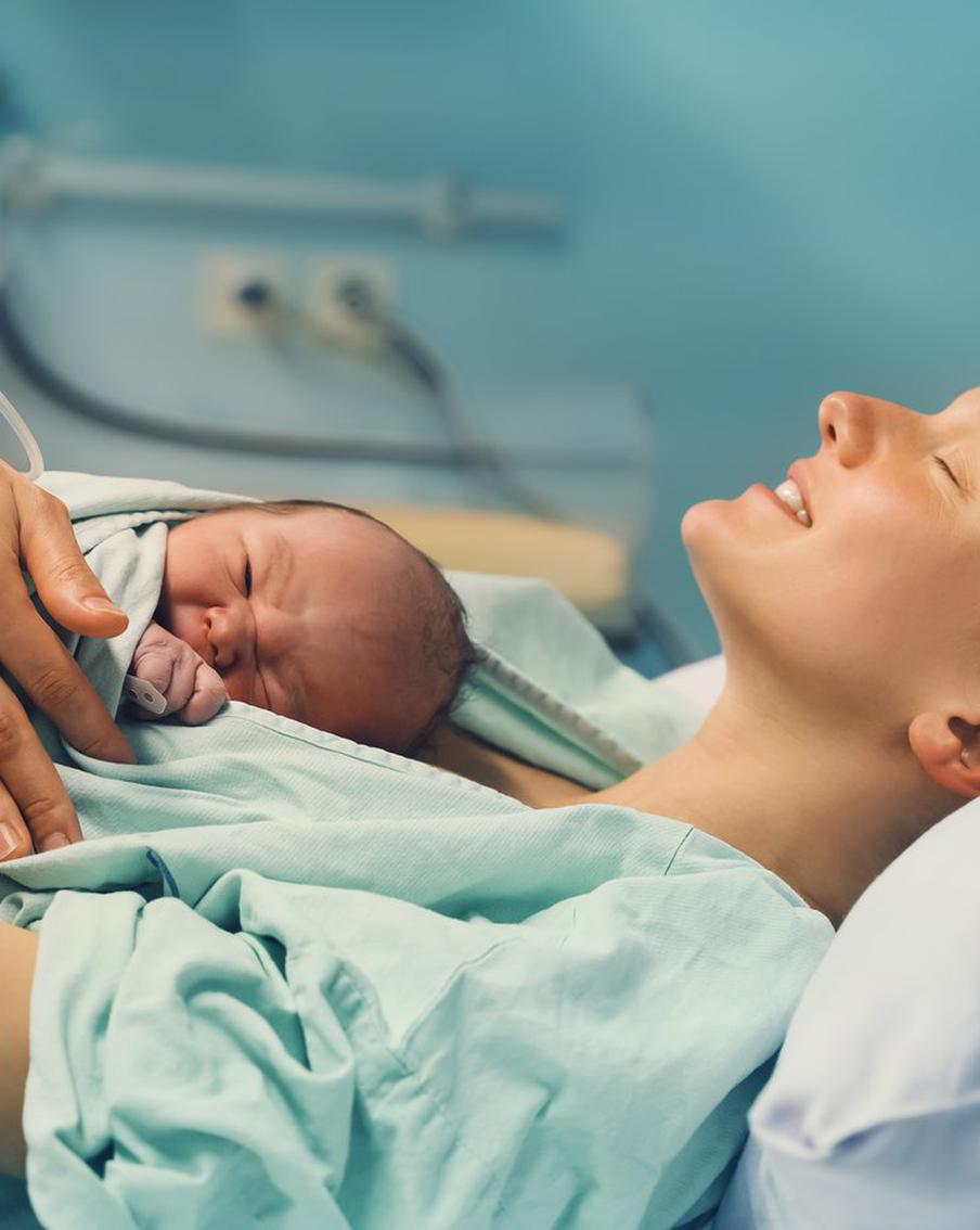 Многие россияне мечтают родить ребёнка. Что они знают о репродуктивных технологиях?