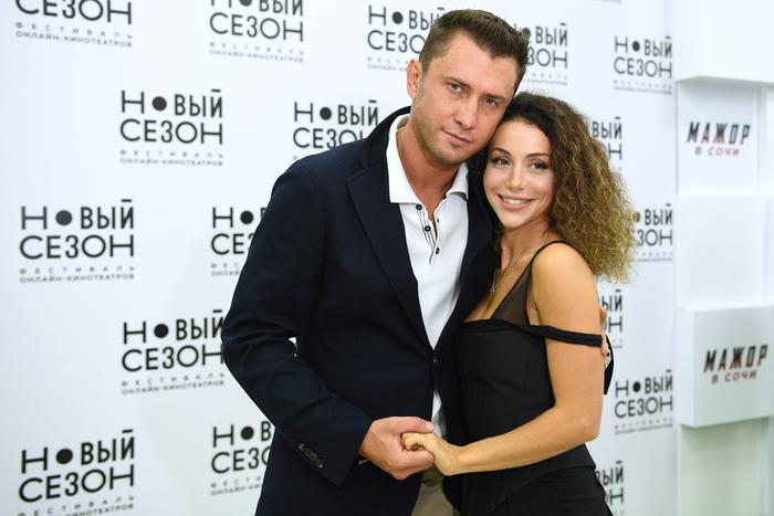 Павел Прилучный вместе с супругой выбрали элитную клинику для родов. Она находится в деревне Лапино