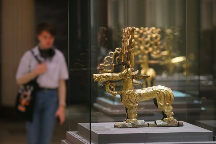Золотые олени, котлы и зеркала из эпохи раннего железа: в Пушкинском музее представили предметы древних кочевников
