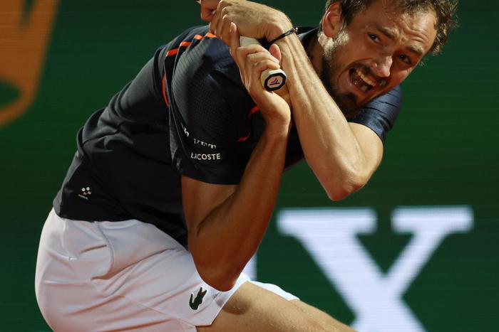 Медведев попробует стать 2-й ракеткой мира: в Мадриде стартовал крупный грунтовый турнир