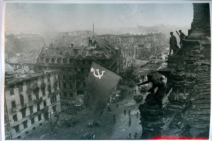 "Папа был всегда главным в семье": Metro поговорило с Анной Ефимовной, дочкой великого советского фотографа