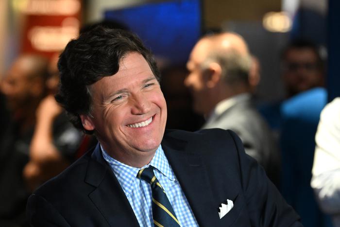 Экс-журналист Fox News Такер Карлсон рассказал, как проводит время "на пенсии"