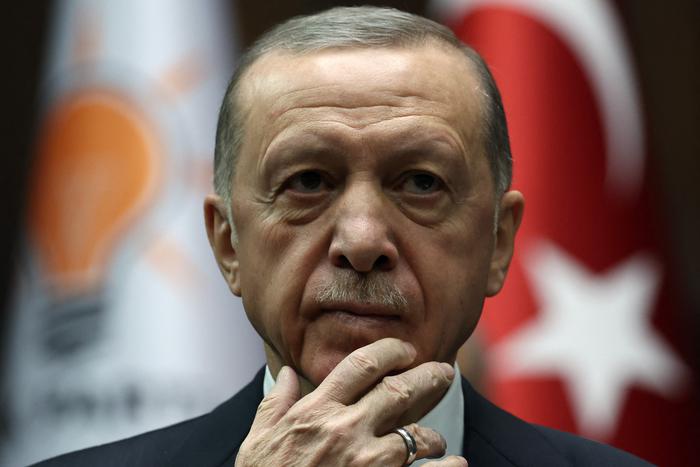 Президенту Турции Реджепу Тайипу Эрдогану неожиданно стало плохо