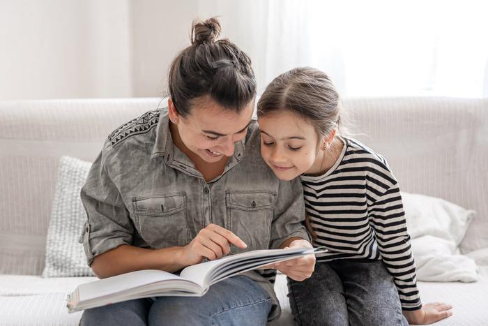 Летом подростков не усадишь за книжки, однако ситуацию можно исправить