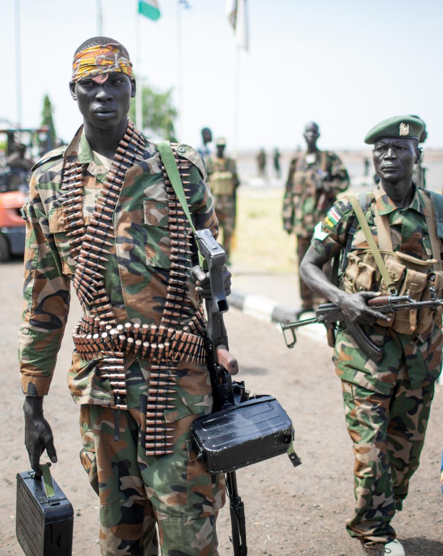 За две недели боевых действий в Судане погибло более четырёхсот мирных жителей