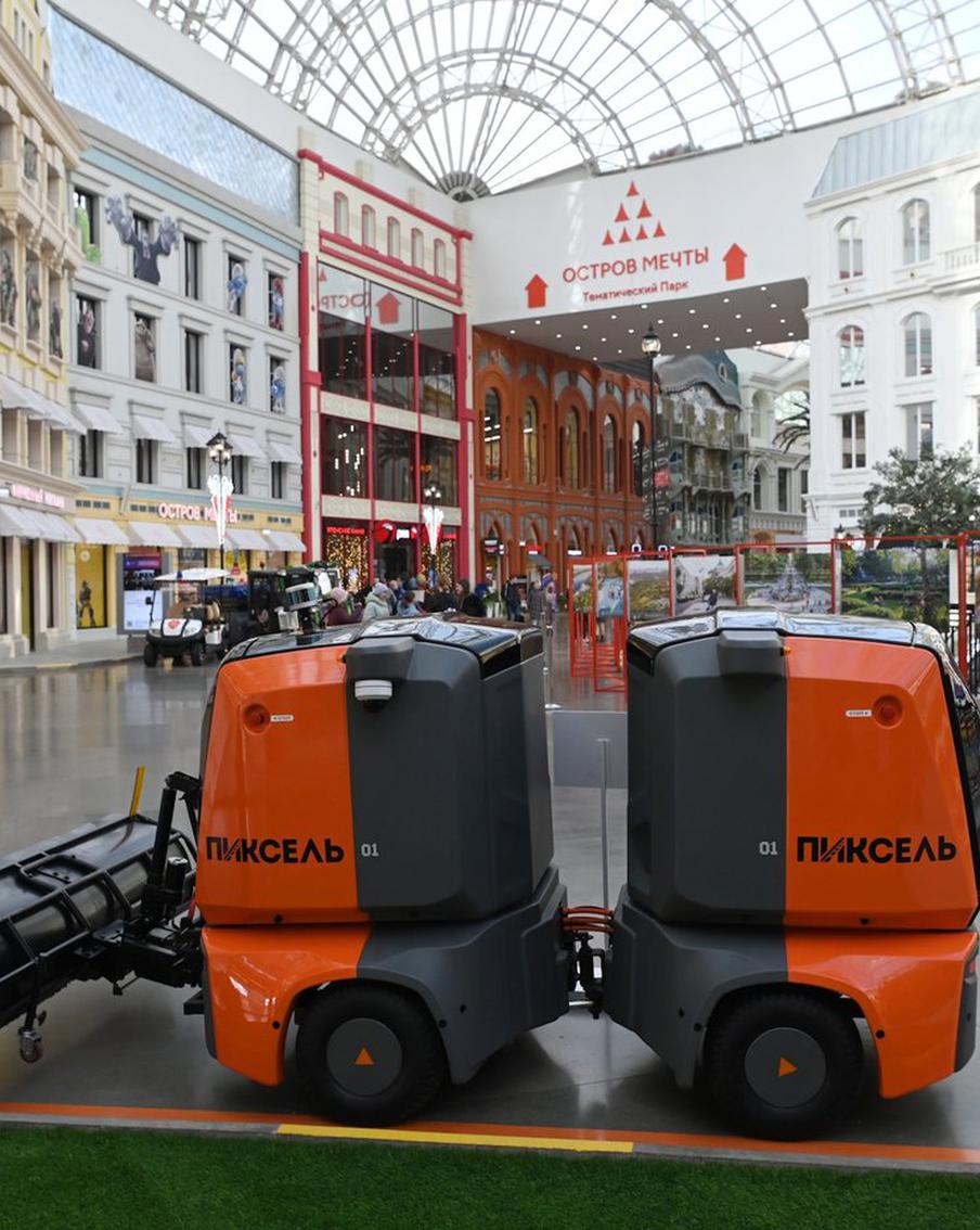 В Москве начали испытывать первого в России уличного робота-уборщика