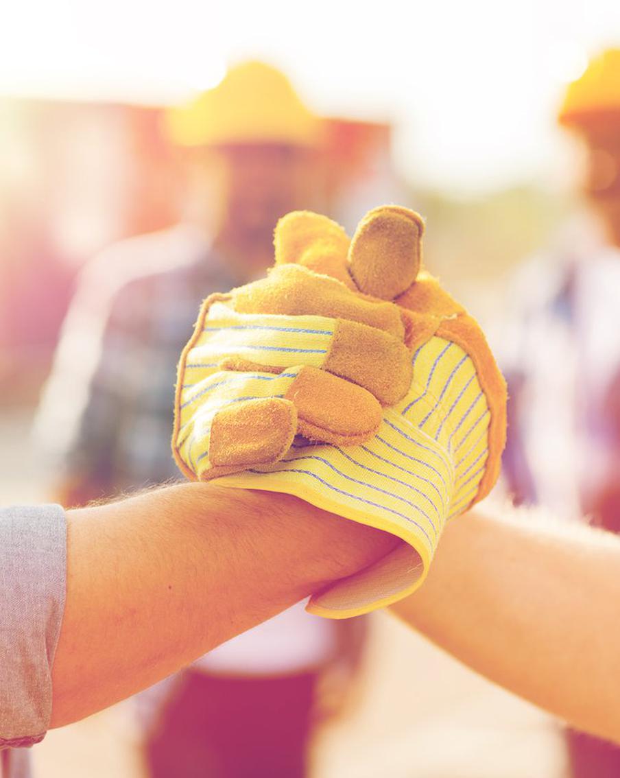 Рабочие всего мира отмечают Первомай, выступая за улучшения условий труда