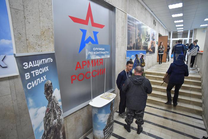 Волонтёры центра отбора на контрактную службу рассказали, какие вопросы о службе чаще всего задают жители столицы