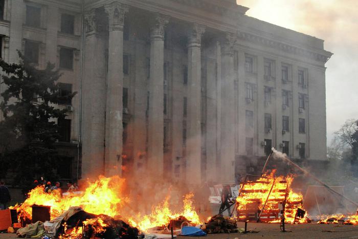 У посольства Украины прошла акция в память о погибших людях в Одессе