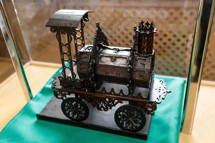 На все руки мастер. Александр Островский создавал из дерева шедевры