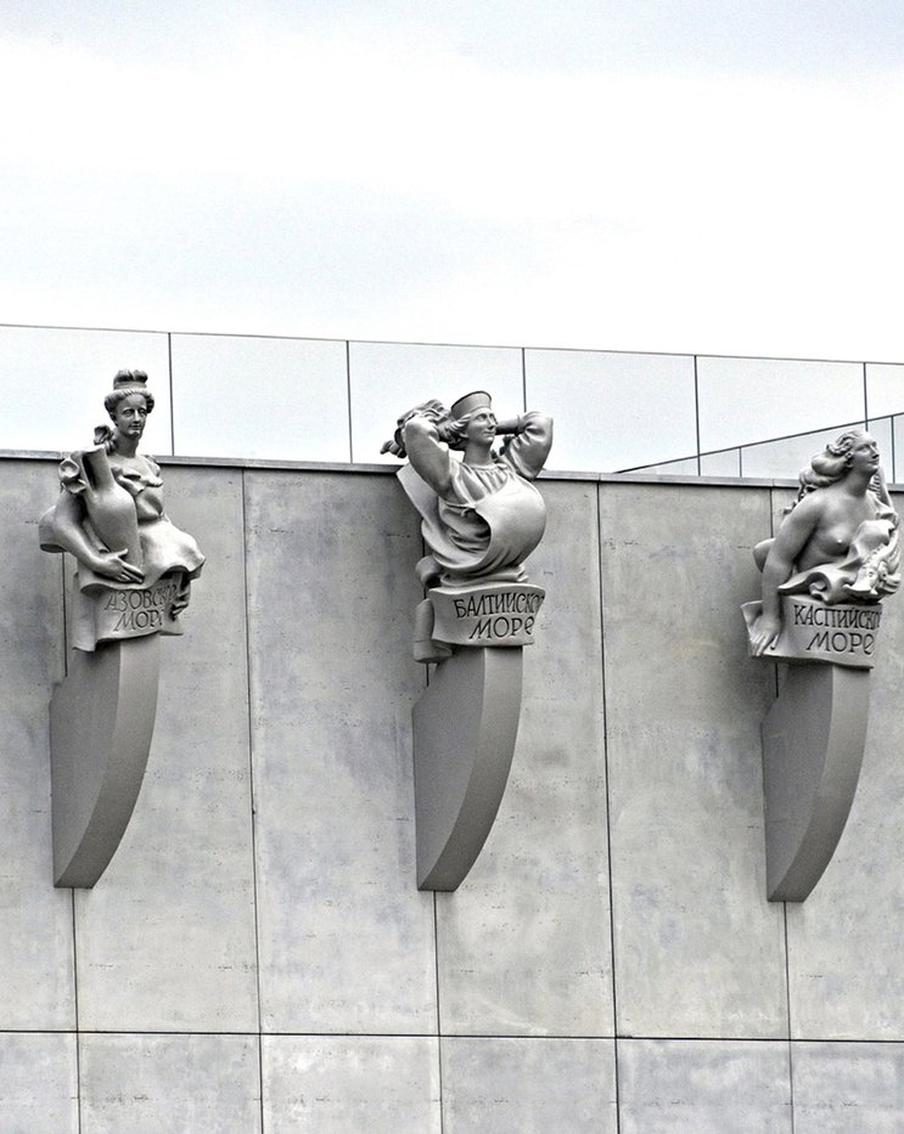 Салават Щербаков раскрыл секрет фигур на здании нового вокзала