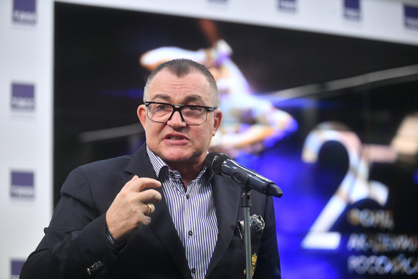 Дмитрий Дибров решил отправиться в отпуск на майские праздники вместе с супругой