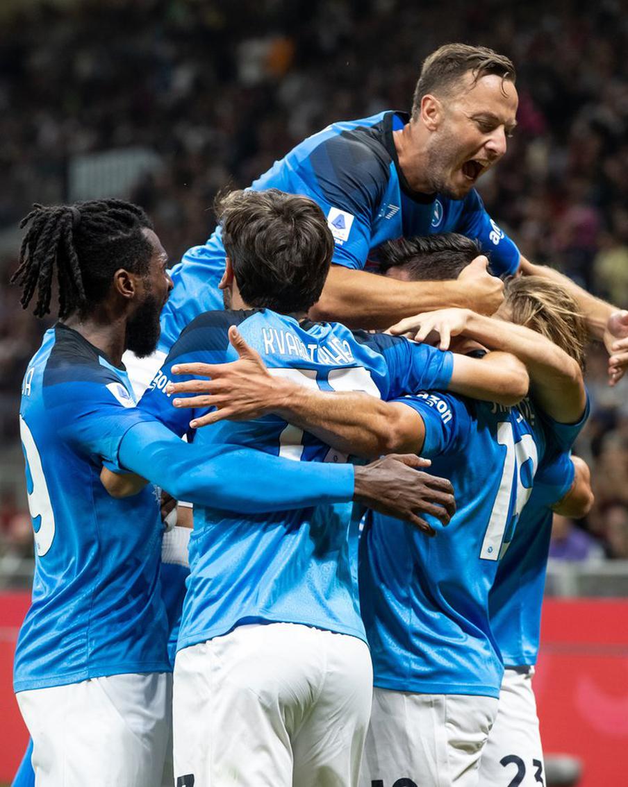 Футбольный клуб "Наполи" досрочно стал чемпионом Италии