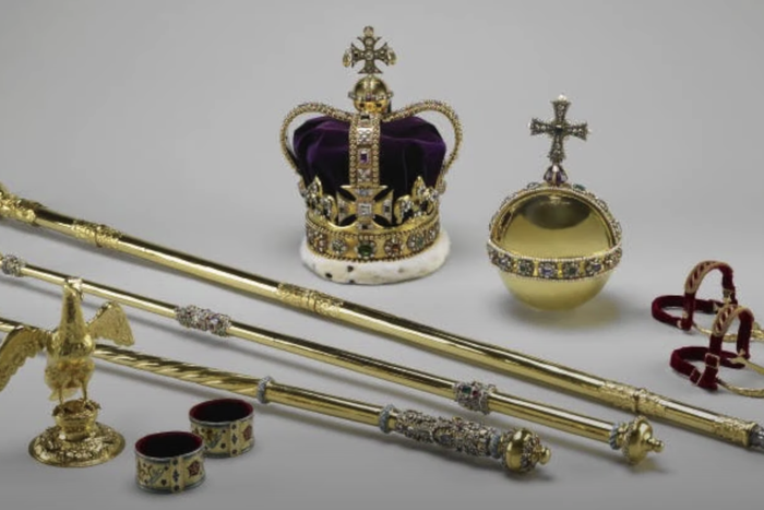 Августейший блеск: сколько стоят главные короны британского монарха