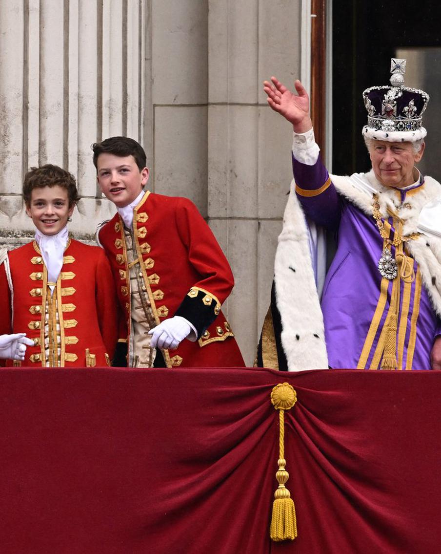 Великобритания впервые за 70 лет короновала монарха: Карл III стал новым королем