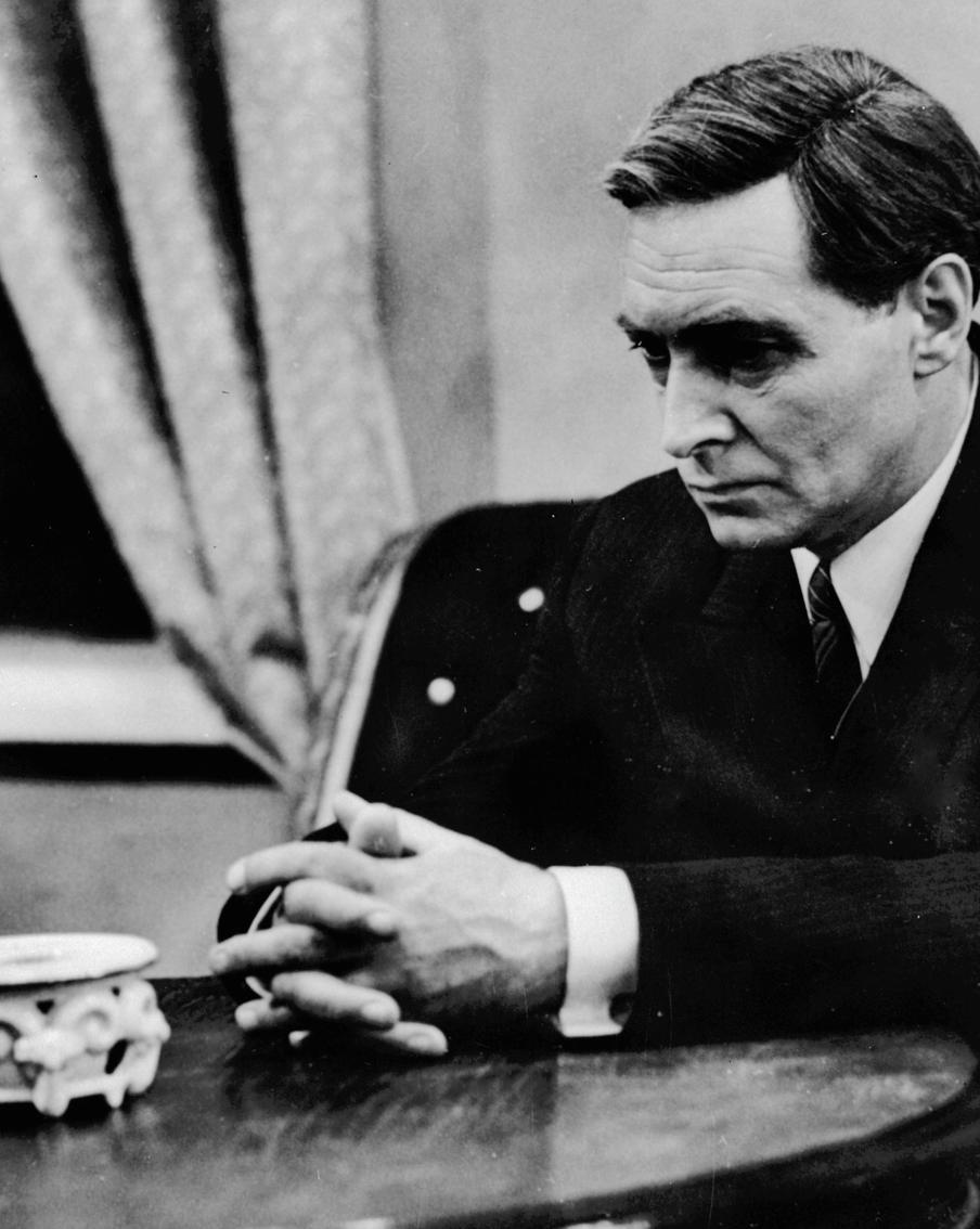 Глеб Жеглов, Штирлиц и доктор Хаус – россияне назвали начальников своей мечты