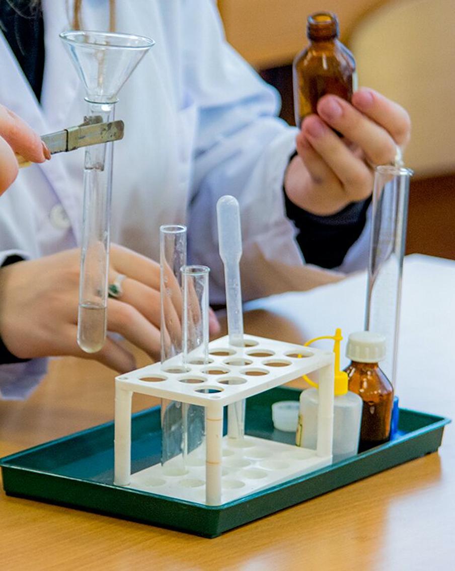 Нахимичили на золото: московские школьники победили в международной олимпиаде по химии