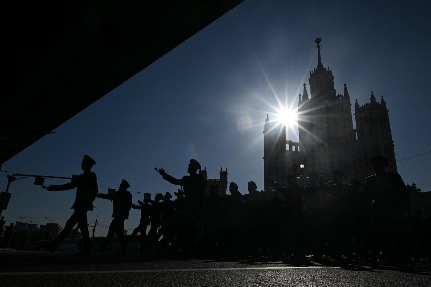 Курсанты военных училищ перед Парадом.