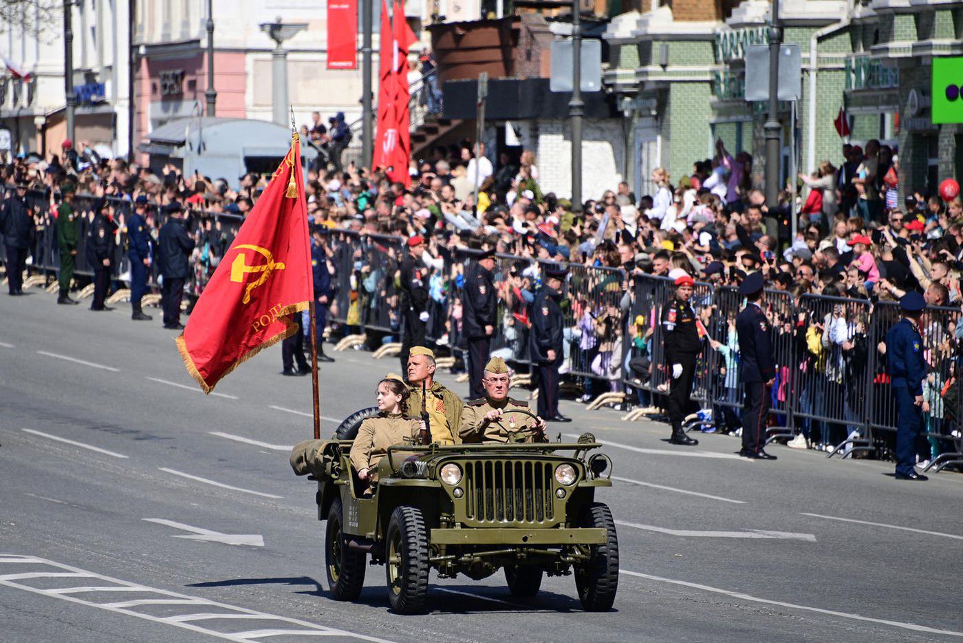 Проезд на ретро-технике.