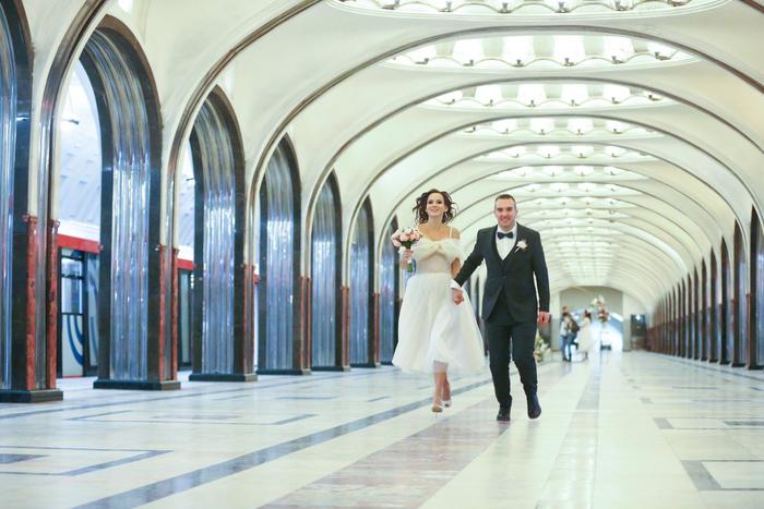 Более 1000 пар поженились в Москве на майских праздниках. Самым популярным стал день 5 мая