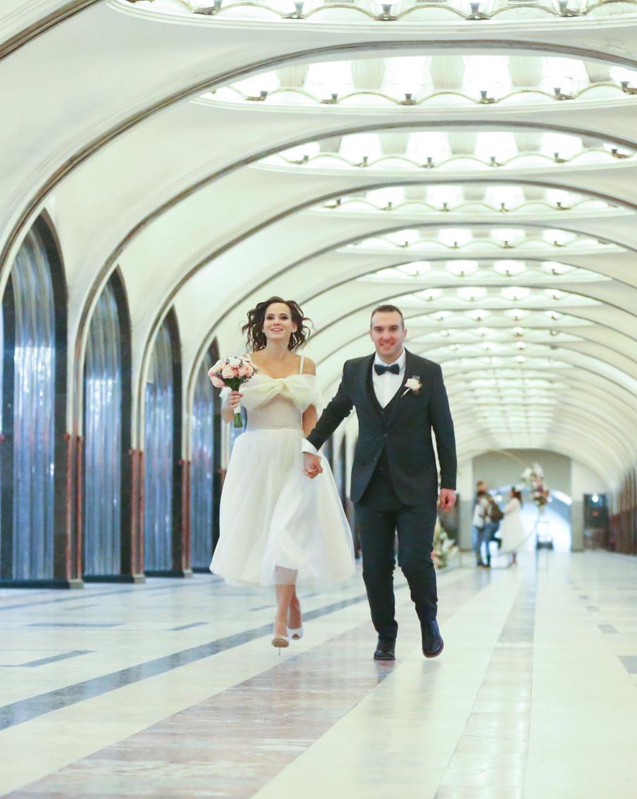 Более 1000 пар поженились в Москве на майских праздниках. Самым популярным стал день 5 мая